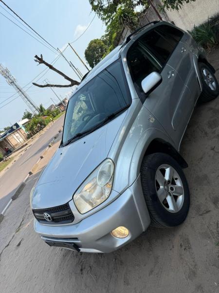 TOYOTA RAV4 INTERMDIAIRE A VENDRE A KINSHASA 