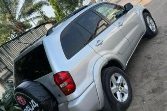 TOYOTA RAV4 INTERMDIAIRE A VENDRE A KINSHASA 