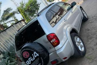 TOYOTA RAV4 INTERMDIAIRE A VENDRE A KINSHASA 