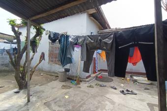 Vente parcelle  Mont Ngafula Contiennent une grande maison basse 