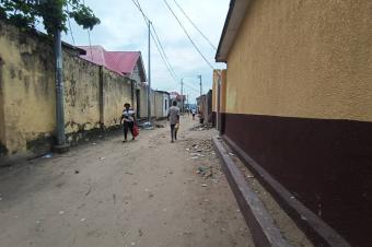 Vente parcelle  Mont Ngafula Contiennent une grande maison basse 