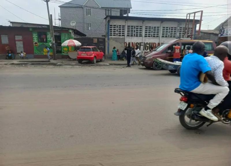 Parcelle  vendre sur boulevard kimbuta  Ndjili