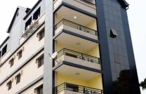 Vente immeuble de 5 niveaux situé dans la commune de barumbu quartier bon marché   Très bel emplacement   Dimensions 25m/42m  Revenus mensuel 36.000$ le mois   Prix  2.100.000$ mediacongo