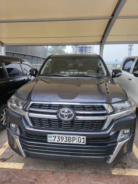 TOYOTA LAND CRUISER GXR  ANNE 2012 MODIFI 2020  PRIX33.000   AUTOMATIQUE  ESSENCES  KILOMTRAGE TRS FAIBLES  CLIMATISATION IMPECCABLES  LOCALISATION GOMBE 