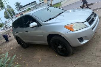 TOYOTA NEW RAV4 A VENDRE A KINSHASA 