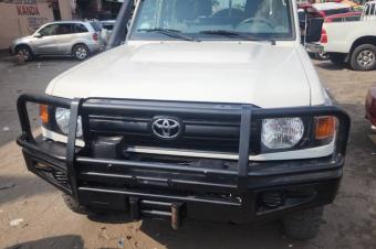 TOYOTA LAND CRUISER DOUBLE CABINE A VENDRE A KINSHASA 