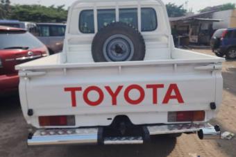 TOYOTA LAND CRUISER DOUBLE CABINE A VENDRE A KINSHASA 