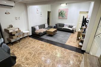 Vente dune parcelle avec une maison prt habit dans la commune de la Gombe.  Reference ngwasuma  Doter de    4 chambres  coucher    3 salles de bains    1 sjour spacieux  