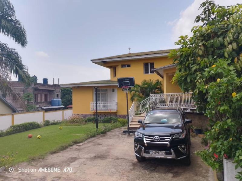 Parcelle  vendre dans la commune de ngaliema macapagne  Rfrence Station macapagneavenue colline n   Description  Une gde mson colonial  Superficie  4043m  new