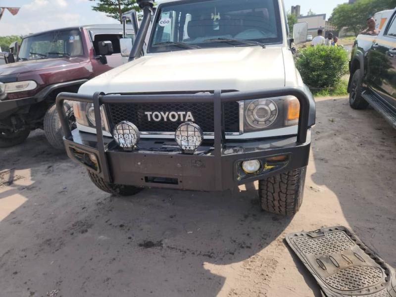 Toyota land cruiser double cabine 
