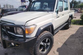 Toyota land cruiser double cabine 