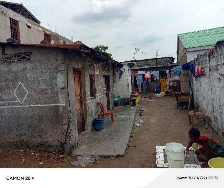 Parcelle mise en vente  commune de ngiri ngiri sur lavenue kwilu trs belle emplacement 9e parcelle aprs macadam assossa birmanie  Rfrences maison communale de ngiri ngiri 