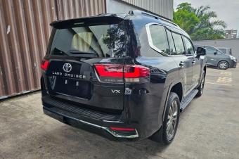 Arrivage Toyota Land Cruiser Vx Brand New Couleur  NoireNoire Annee  20242025 70th Anniversary Automatique Steptronique Essence 6 cylindre Demarrage b