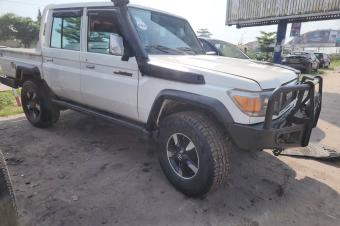 TOYOTA LAND CRUISER DOUBLE CABINE A VENDRE 