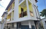 Vente somptues  immeuble de R+3   Revenus mensuels : 5.000$ le mois  Référence: Gulf/ Route de matadi.   Prix : 880.000$ à discuter   Dimension : 20m/20m  Servitude : 5m/15m