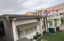 Vente d’une parcelle avec une grande maison prêt à être habitée dans la commune de la Gombe Ref : ngwasuma Surperficie 20m/25m Prix 1.200.000$ à discuter mediacongo