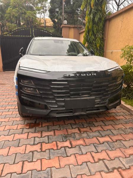 Jetour 2024.  Km00 4 cylindres  Essence   Automatique  Prix 40.000  Localisation ville   OFFRE DIRECT