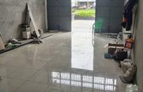 *LOCAUX COMMERCIAUX À LOUER – GOMBE* *Réf* : Prince de Liège, chaussée *Toilettes H/F disponibles* *75 m²* à *2000* *60 m²* à *1700* mediacongo