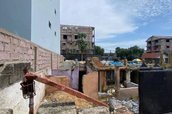 PARCELLE A VENDRE DANS LA  C KINTAMBO  QSALONGO  RFRENCE  OUA  EMPLACEMENT       DIMENSIONS  6m20m PRIX  100.000  A DISCUTER   LA PARCELLE EST 