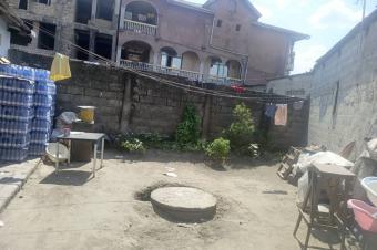 Parcelle en vente type commercial et en outre locatifs sur principale aprs sainte Thrse dans la Commune de Kimbanseke 
