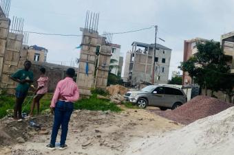Terrain  vendre proche du boulevard Lumumba  Limetefuna 