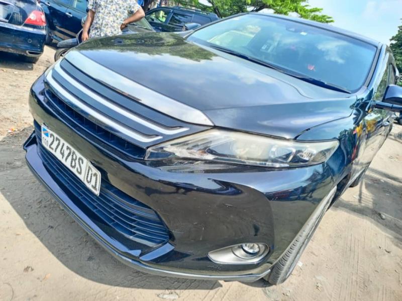 HARRIER NOUVEAU 2017  Tout est en trs bon tat   Plaque rcente BS Avec Assurance Full Option Automatique Couleur dorigine Clime impeccable Suspension normale Essence4 cylindre