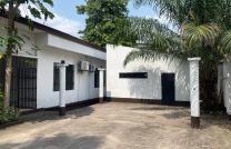VENTE VILLA À NGALIEMA MACAPAGNE RÉF ÉGLISE SAINT LUC COMPOSITION : 4 CHAMBRE 1 SALLE À MANGER 1 BUREAU 4 SALLE DE BAINS 1 CUISINE ÉQUIPE Plus MAGASIN AUTRES 30 m/30m mediacongo