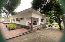 Parcelle à vendre à ma campagne 26msur26 contenant une maison de 4 ch 700000 dollars à discuter mediacongo