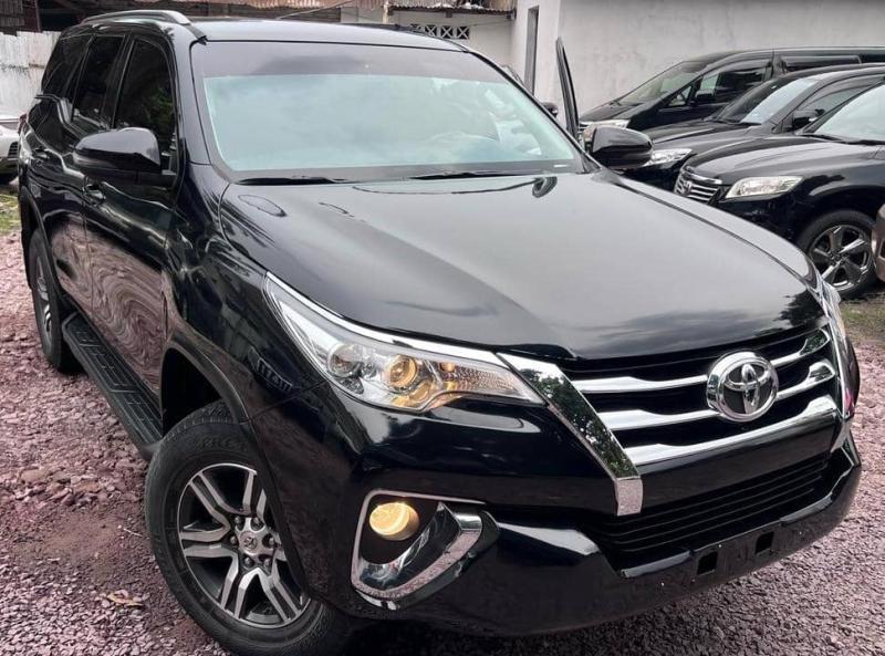 Toyota fortuner 2019 diesel manuelle 4cylinder Kilomtrage 85000 prix 38000 a discuter