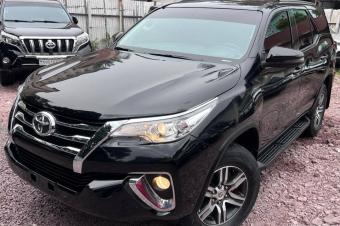 Toyota fortuner 2019 diesel manuelle 4cylinder Kilomtrage 85000 prix 38000 a discuter