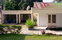 GRANDE PARCELLE MISE EN VENTE DANS LA COMMUNE DE KINTAMBO JAMAÏQUE RÉFÉRENCE : AVENUE BOMPETE ( LA POLICE BOMPETE ) DIMENSIONS : 39/24m SUPERFICIE TOTALE : 936 MÈTRES CARRÉS mediacongo