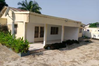 GRANDE PARCELLE MISE EN VENTE DANS LA COMMUNE DE KINTAMBO JAMAQUE  RFRENCE  AVENUE BOMPETE  LA POLICE BOMPETE      DIMENSIONS  3924m SUPERFICIE TOTALE  936 MTRES CARRS  