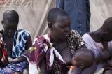 Dans certaines régions en Afrique des hommes se nourrissent au sein de leur épouse