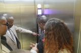 Bukavu : quand le Gouverneur inaugure l’ascenseur d’un hôtel