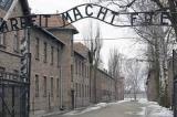 Le Mémorial d’Auschwitz rappelle les visiteurs à l'ordre après le buzz polémique d'une photo sur les réseaux sociaux