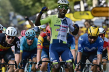 Tour de France : l'Érythréen Biniam Girmay remporte la 3e étape et entre dans l'histoire