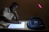 Côte d'Ivoire : pas de lumière pour faire ses devoirs ? Voici le cartable solaire ivoirien