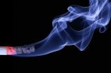 Fumer augmente le risque de mourir du Covid-19, selon l'OMS