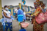 Covid-19 : les gestes barrières jetées à la poubelle à Kinshasa
