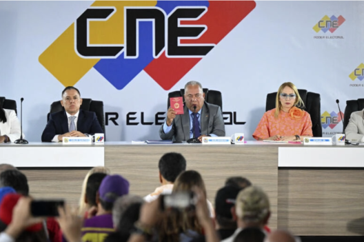 Présidentielle au Venezuela : l'opposition inscrit in extrémis un candidat par défaut