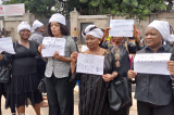 Réforme électorale : Des organisations féminines en sit-in devant le Palais du peuple pour réclamer la parité