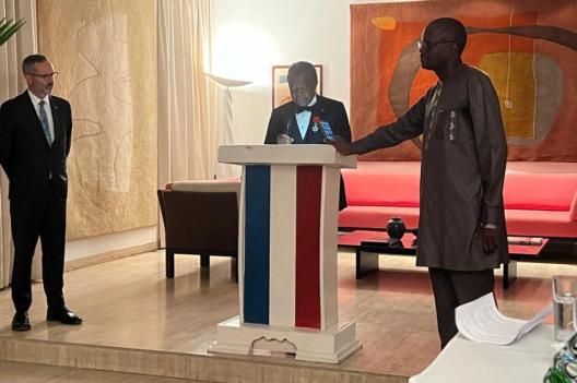 Le docteur Jean-Jacques Muyembe décoré de la Légion d'honneur par l'ambassadeur de France !