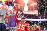 Aux États-Unis, les Chiefs remportent le Super Bowl au finish sous le regard de Taylor Swift