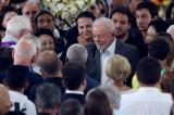 Le président brésilien Lula se recueille devant le cercueil de Pelé
