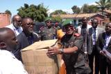 Guerre du M23 : la Société Civile du Sud-Kivu remet au Gouverneur du Nord-Kivu des dons récoltés pour les FARDC au front
