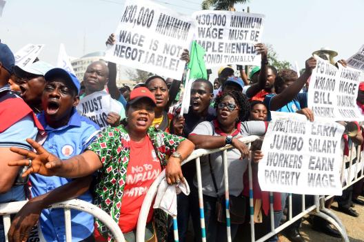 Le Nigeria double le salaire minimum des fonctionnaires