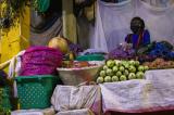 Confinement en Ouganda : les commerçants contraints de dormir sur le marché à Kampala