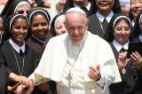 Le pape avertit les religieuses contre Internet