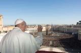 Coronavirus : le pape préside en solitaire une prière planétaire 
