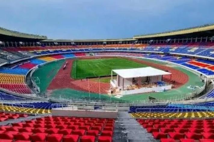 Stade Des Martyrs De Kinshasa: La Magnifique Maquette D'un Jeune